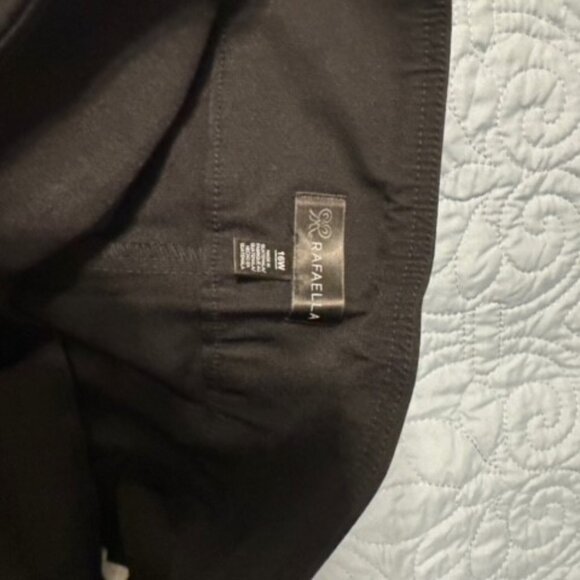 Rafaella Plus Size Classic Fit Pull-On Shorts with Pockets - 16W - Picture 3 of 5